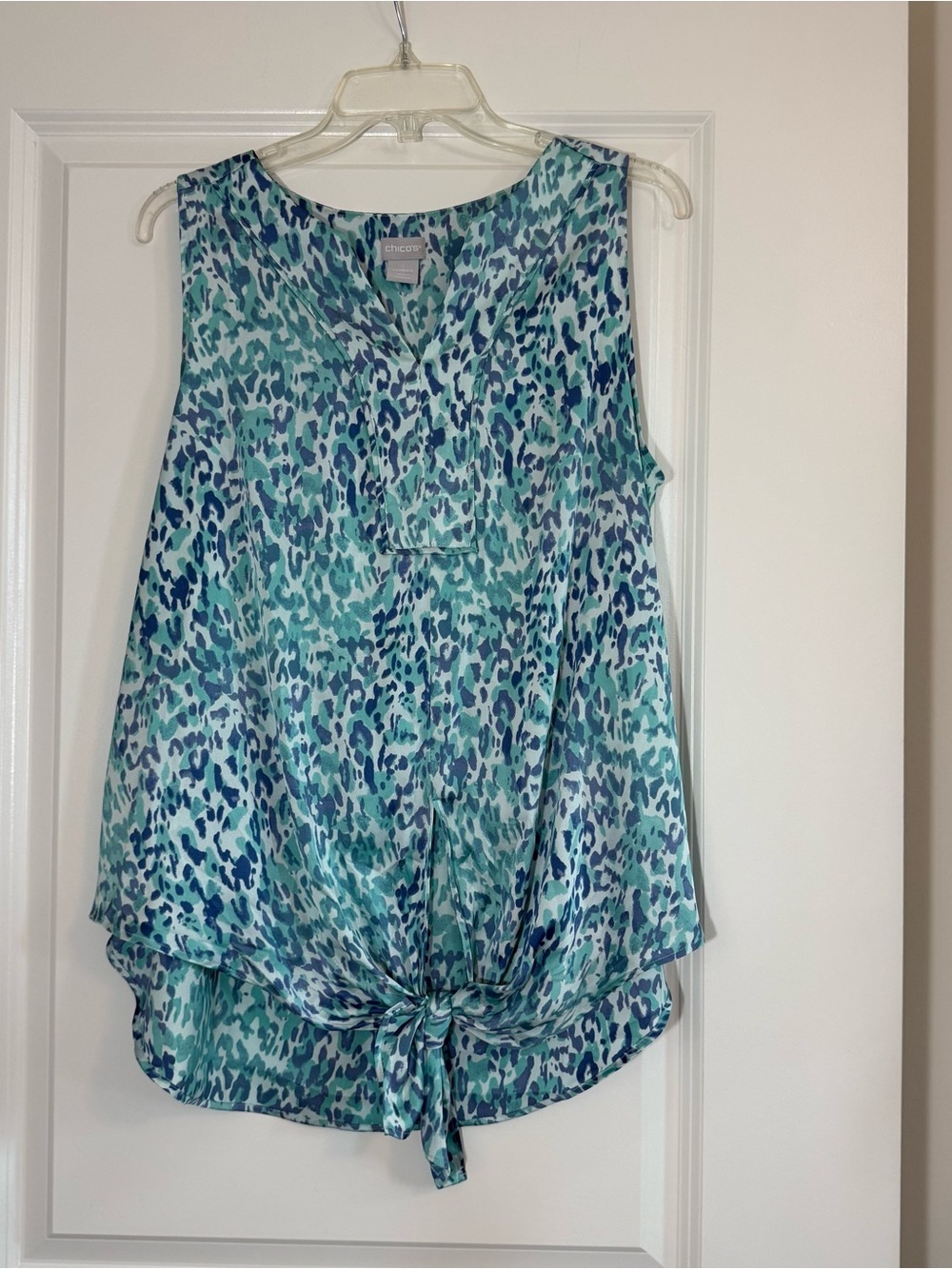 Chico’s Animal-Print Sleeveless Scarf-Front Blouse Teal Blue Size 1 (8/10)